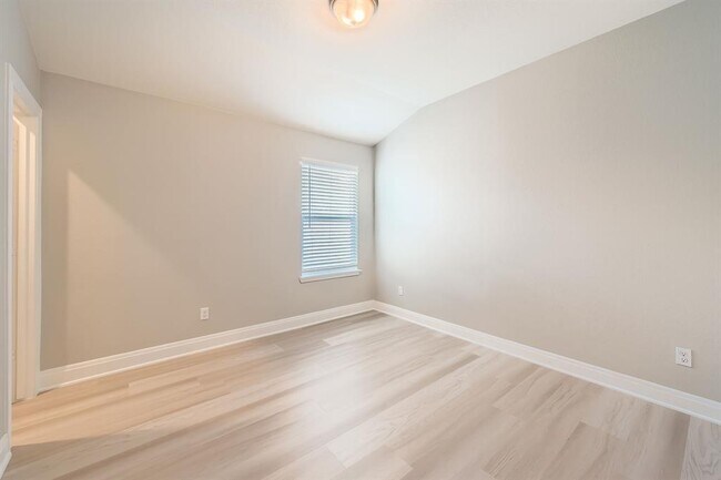 Building Photo - 1609 Arial Dr