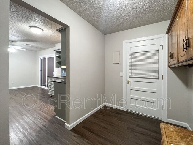 Building Photo - 106 Thompson Dr