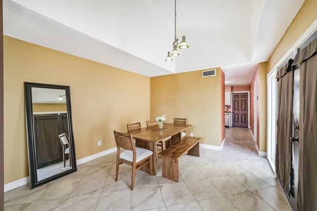Building Photo - 4708 N Cashel Cir