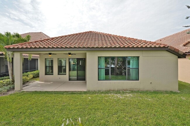 Building Photo - 374 Point Lobos Dr