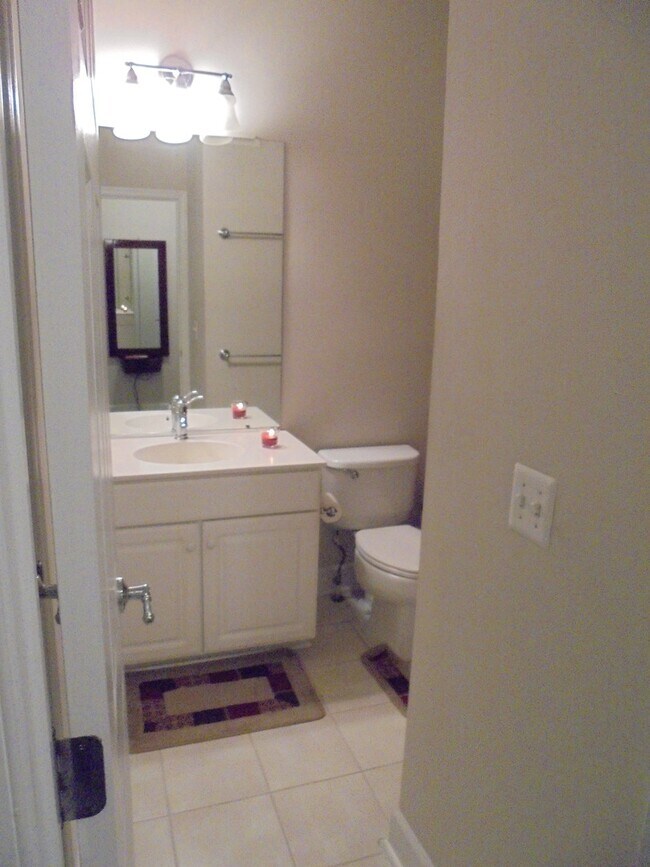 Building Photo - Potomac Club Condo