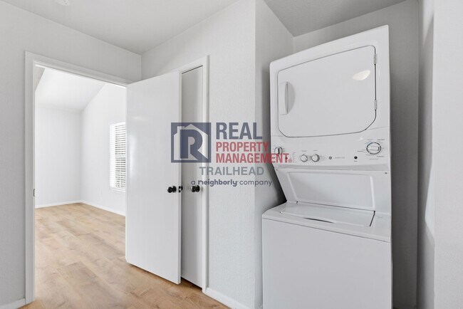 Building Photo - Bright One-Bedroom Home with Modern Finishes