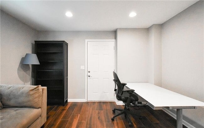 Building Photo - 3115 Park Chase
