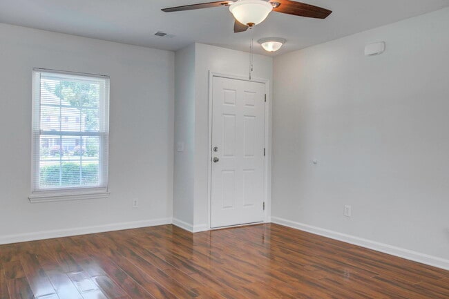 Building Photo - 138 Thistle Rd