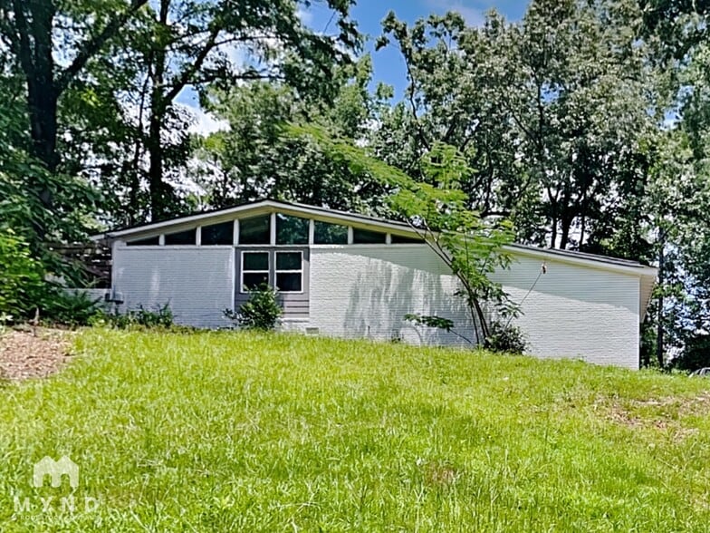 Building Photo - 1322 N Cliff Valley Way NE