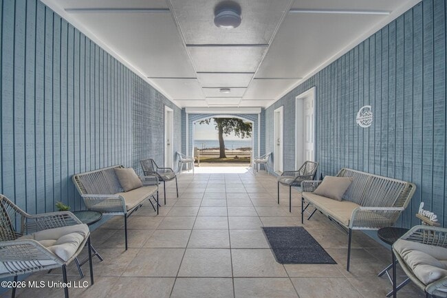 Building Photo - 1282 Beach Blvd