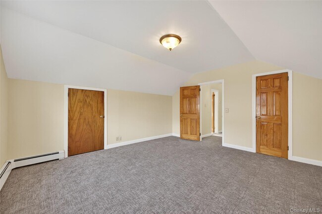 Building Photo - 3 Woodmere Ln