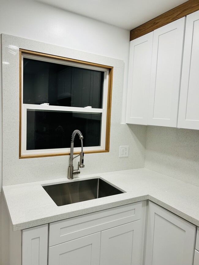 Renovated kitchen - 1537 Freeman Ave