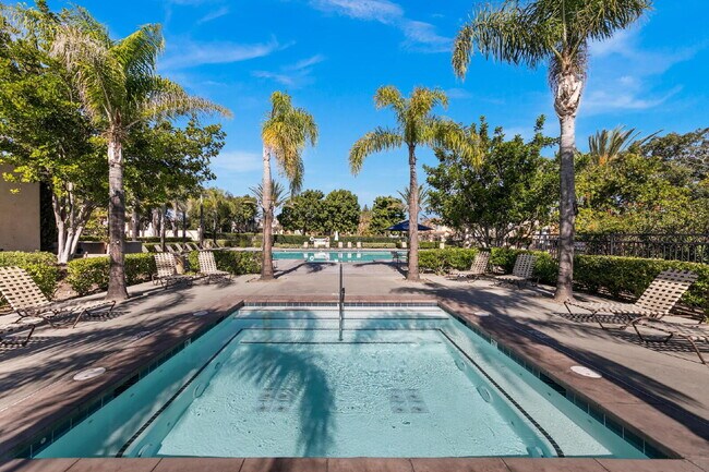 Building Photo - Stunning Corner Unit with Mountain Views & Prime Location!