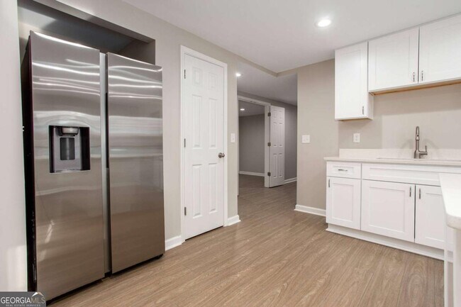 Building Photo - 5647 Queensborough Dr