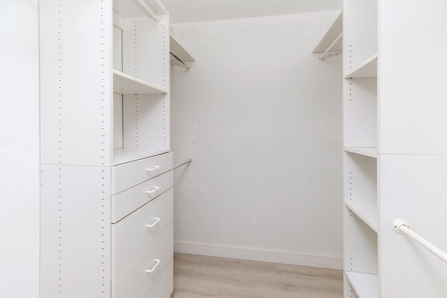 Building Photo - Beautiful Bankers Hill 2 bedroom condo