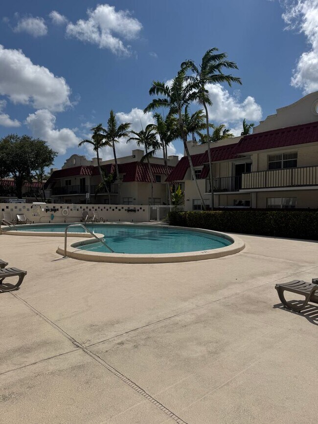 Building Photo - AVAILABLE NOW For Rent 2BD/2.5BA FULLY REN...