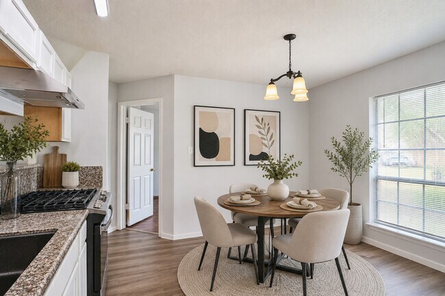 Building Photo - 2706 S Brompton Dr