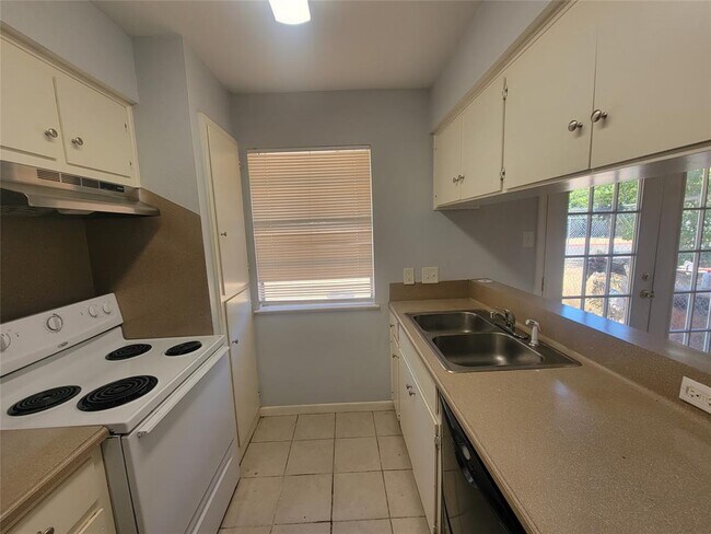 Building Photo - 1304 Glenda Dr