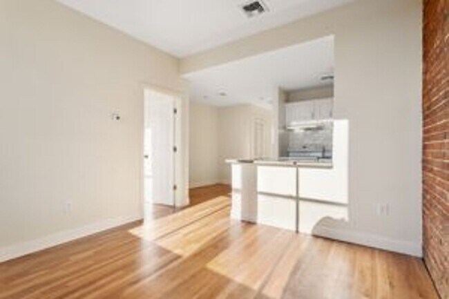 Building Photo - 105-107 Washington Street-Unit 1