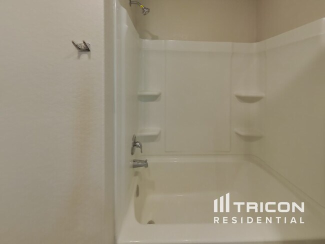Building Photo - 6526 Beehive Dr