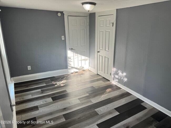 Building Photo - 219 N Bromley Ave