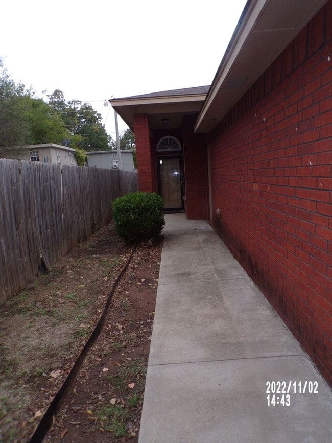 Building Photo - Great Duplex!