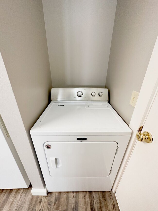 Building Photo - 1444-1446 N Dawn Drive