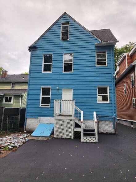 Building Photo - 333 Munson St