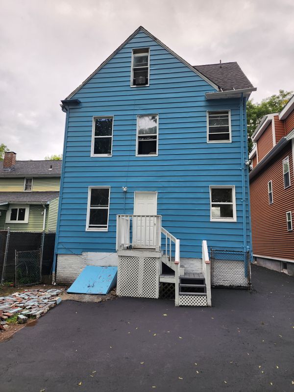 Building Photo - 333 Munson St