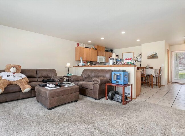 Building Photo - 2296 James Cir