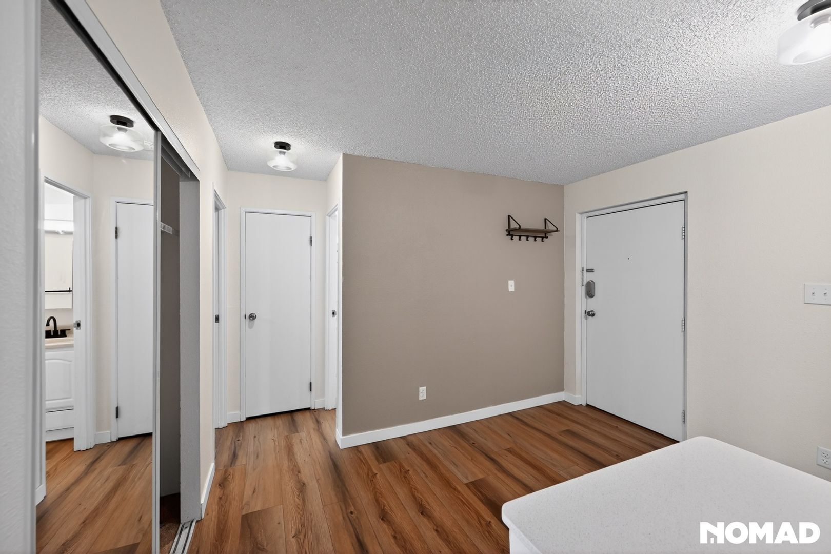 Building Photo - 1250 Golden Cir