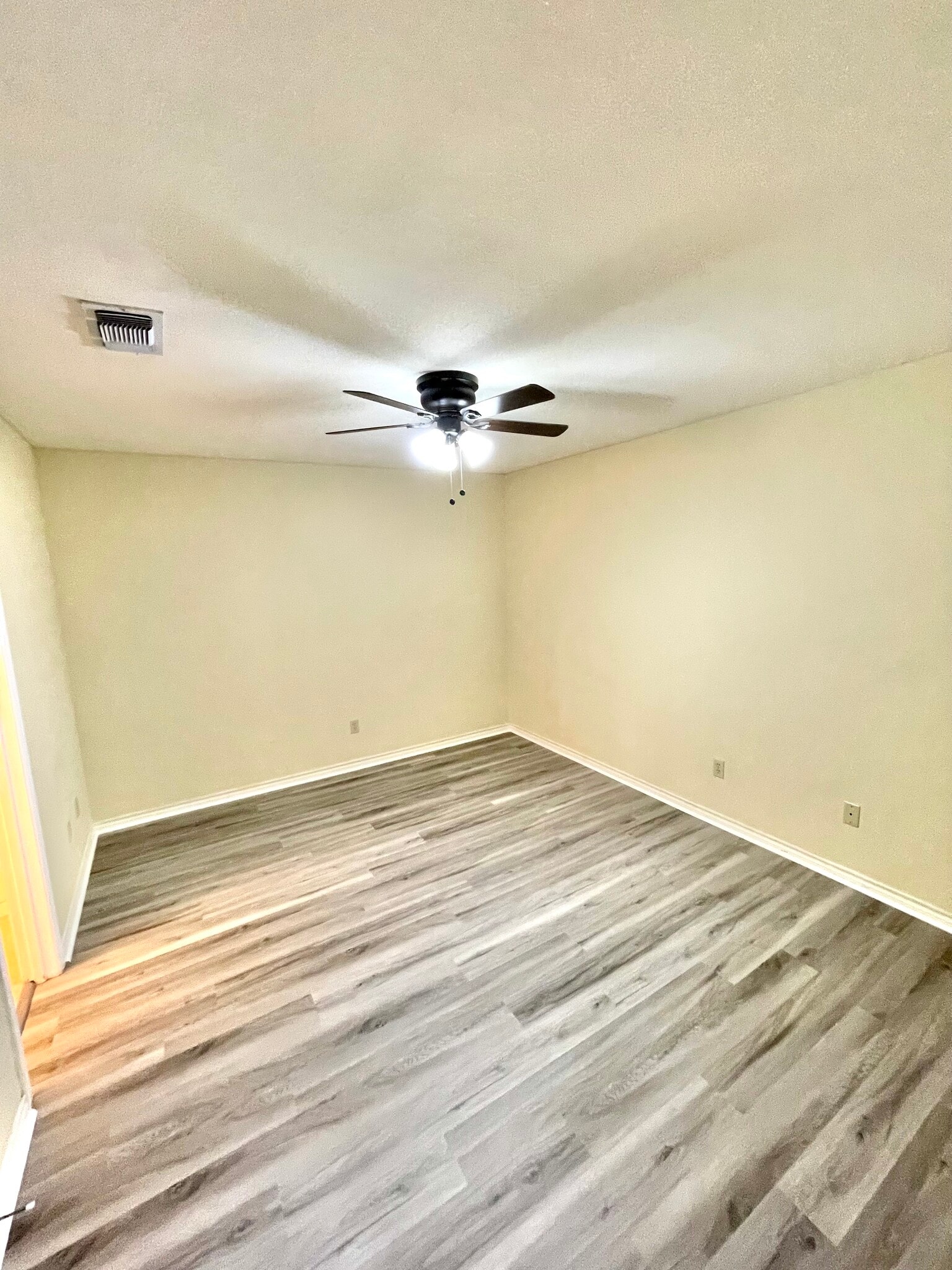 Guest Bedroom. - 112 Lachite