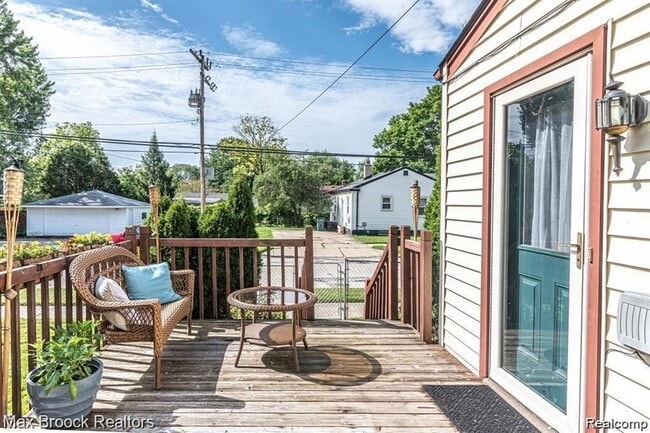 Building Photo - 3800 Elmhurst Ave