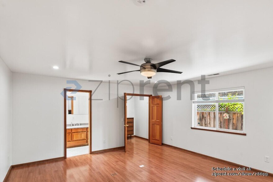 Building Photo - 41345 Roberts Ave