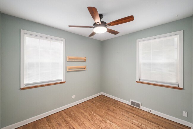 Building Photo - Beautifully renovated home in Montclair wi...