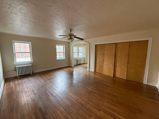 Interior Photo - King Edward Annex Apartments