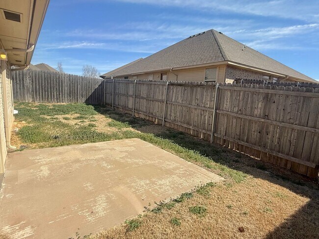 Building Photo - Beautiful 3 Bed 2 Bath Duplex in Surrey Hills!!