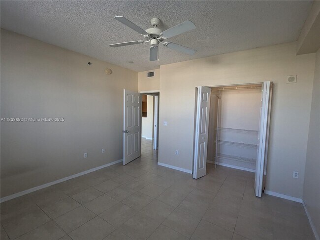 Building Photo - 616 Clearwater Park Rd
