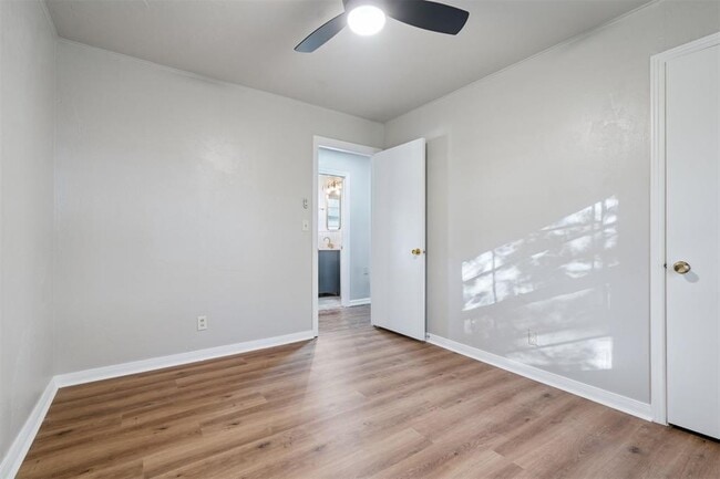 Building Photo - 1406 Sheffield Rd