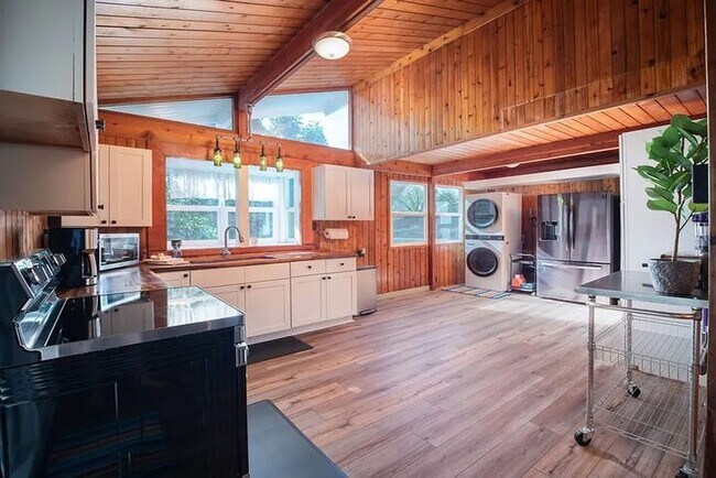 Building Photo - Spacious Luxury Home in Napili 3bd/2bth