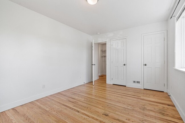 Building Photo - Inviting, remodeled 3-bdr/1.5-bath in Division/Hawthorne duplex—Privacy, A/C, parking, & storage