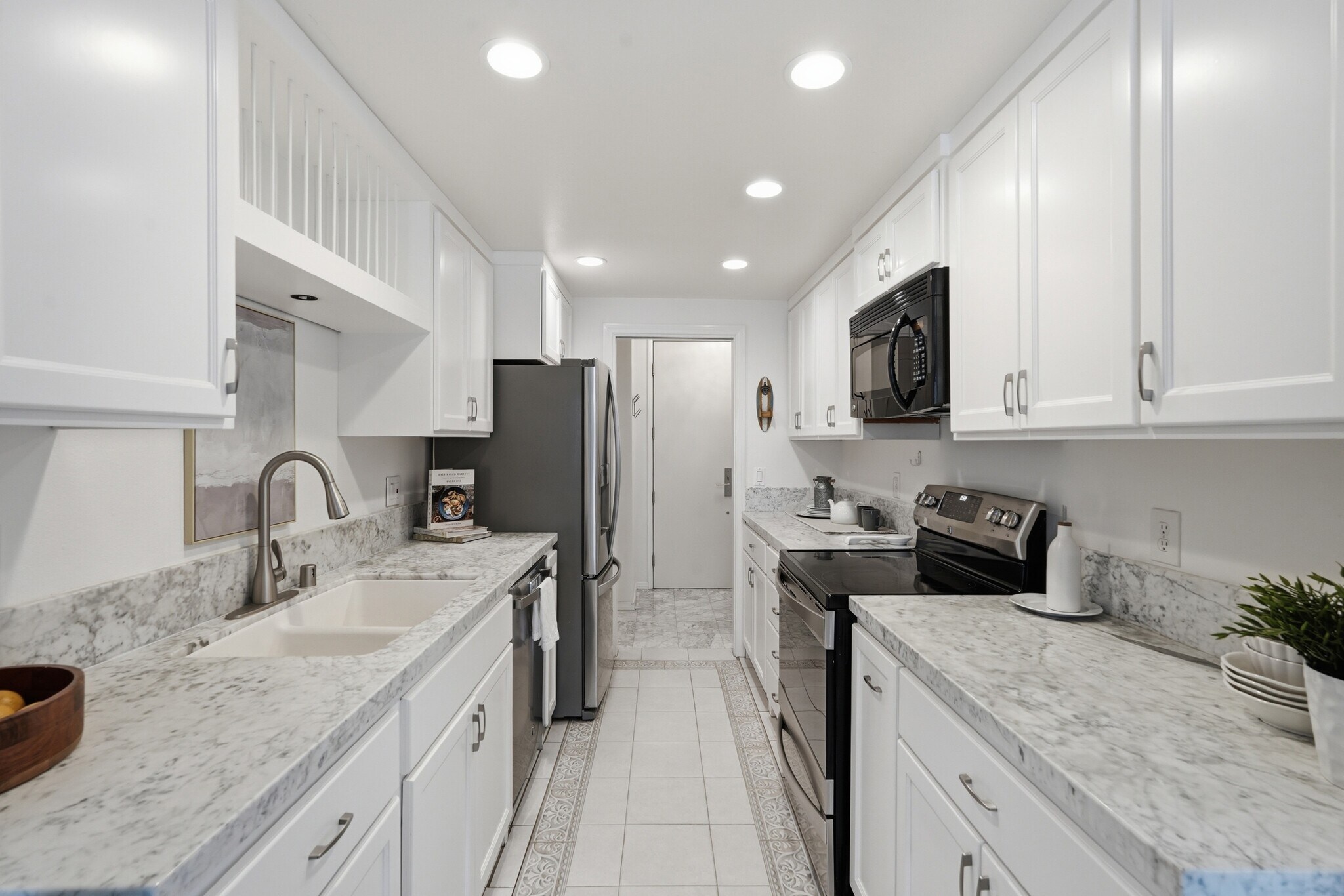 Building Photo - 836 S Bundy Dr