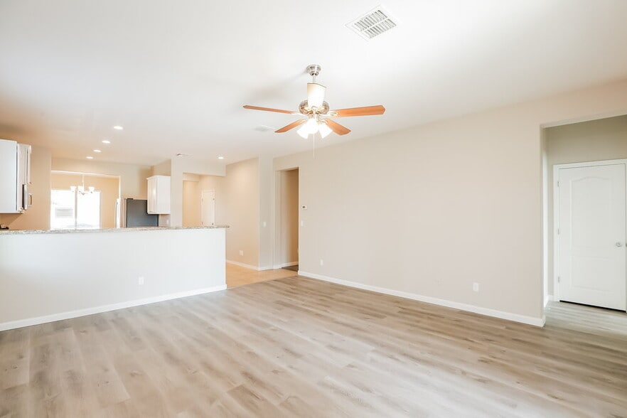 Building Photo - 4887 S 245th Ln