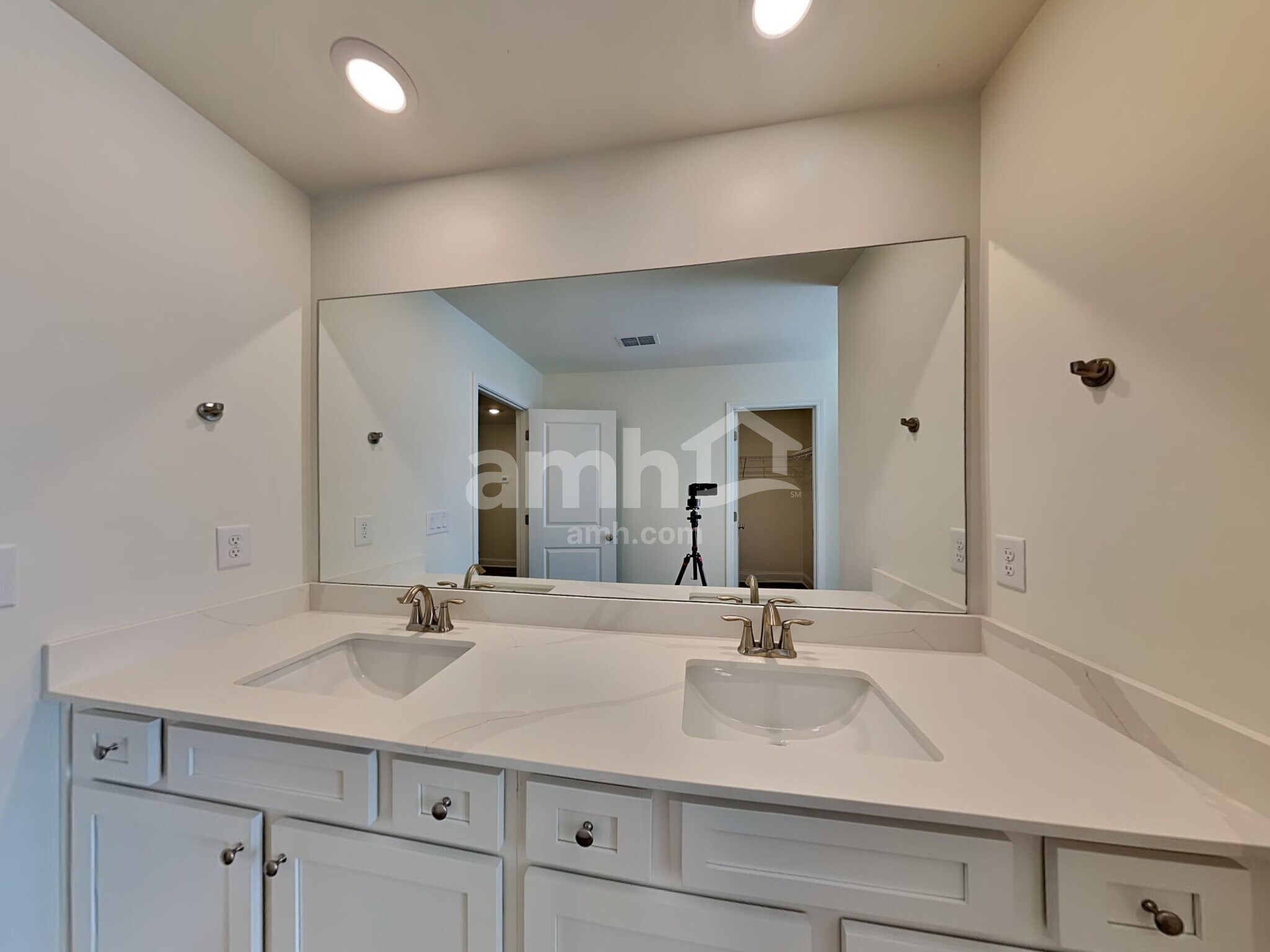 Building Photo - 850 Jubilation St