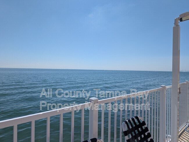 Building Photo - 7430 Sunshine Skyway Ln S