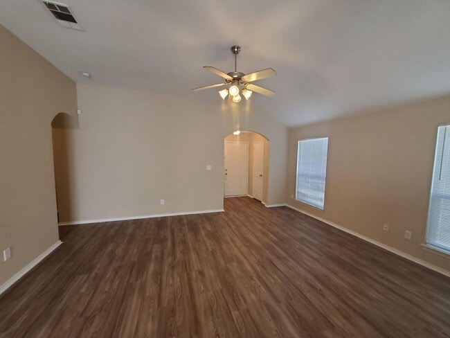 Building Photo - Spacious 4 bedroom home!  Dallas ISD