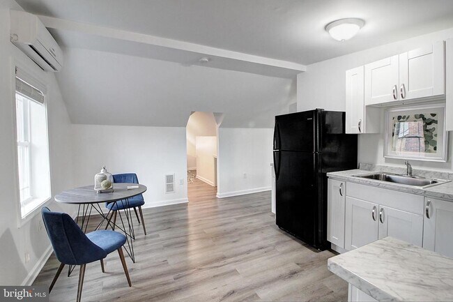 Building Photo - 102 Frederick Ave