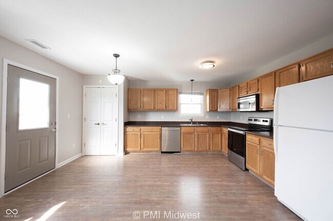 Building Photo - 7657 Scatter Woods Ln