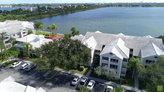 Building Photo - 2811 N Oakland Forest Dr