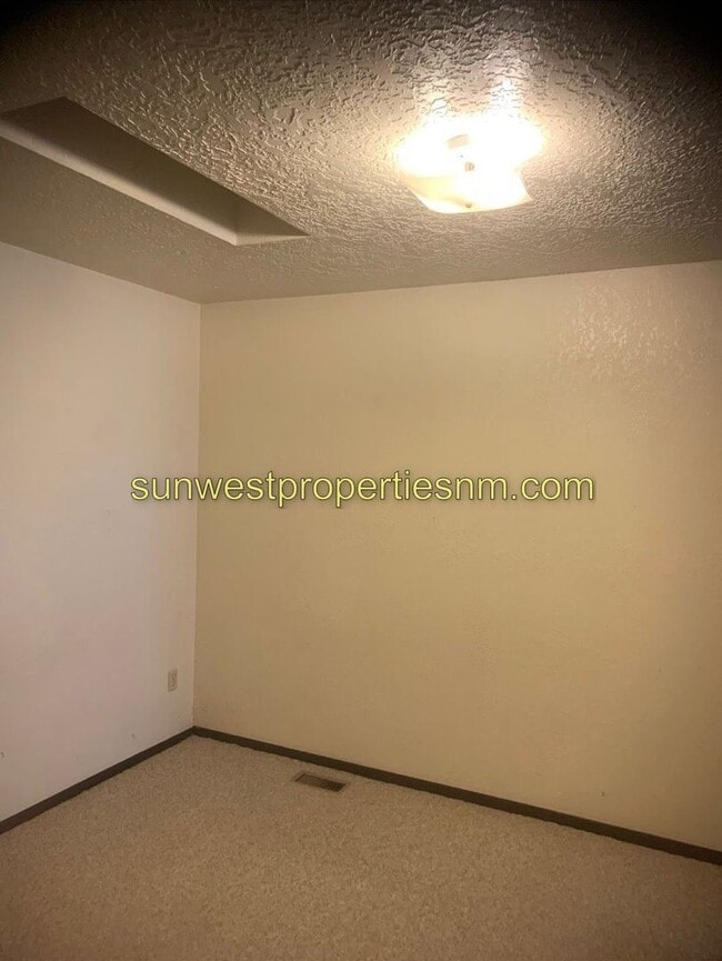 Building Photo - 3 Bedroom, 2.5 Bath 2 Story Condo