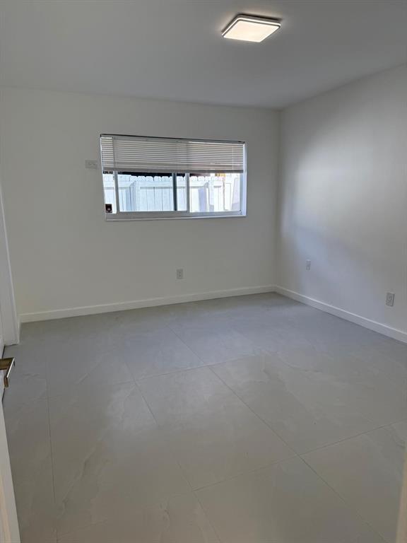 Building Photo - 1054-1058-1058 SW 2nd St