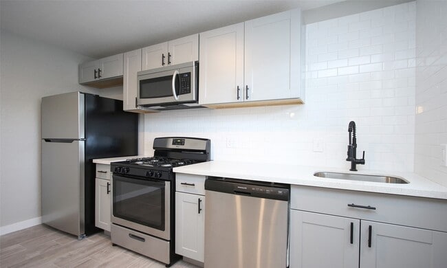 Primary Photo - 5201 Crawford St