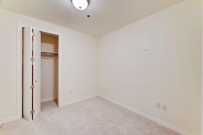 Building Photo - Panorama Towers 1