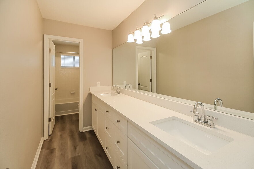 Building Photo - 17 Arbor Cove Dr